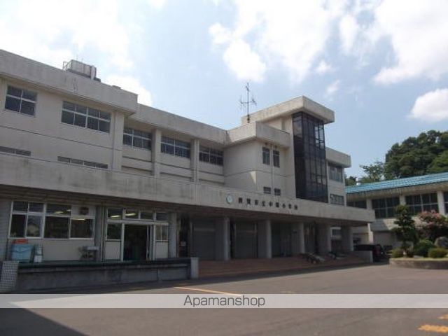 小学校　中郷小学校（小学校）まで600m