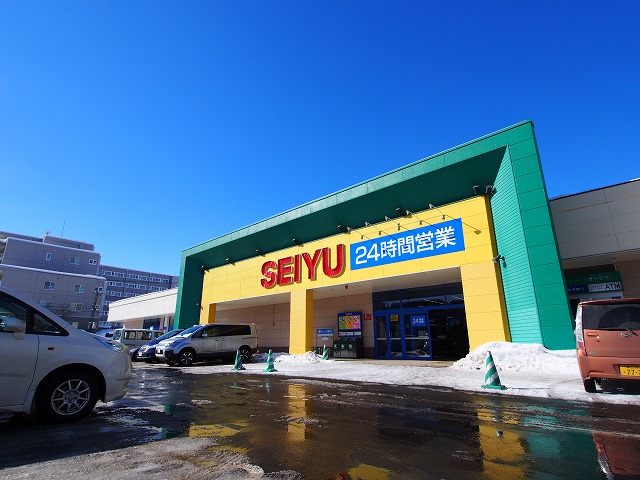 スーパー　西友福住店（スーパー）まで649m