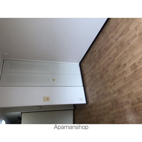 ヴィラージュみのお Aの居間写真