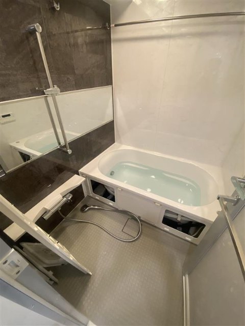 バス・シャワールーム　※別部屋のお写真です