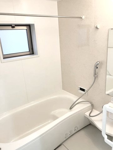 バス・シャワールーム　コンパクトで使いやすいお風呂です