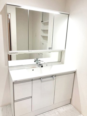 洗面設備　使いやすい洗面所です