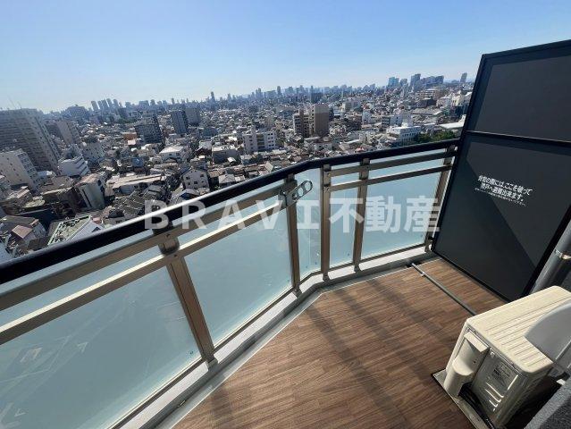 バルコニー　暖かな日差しのふりそそぐバルコニー