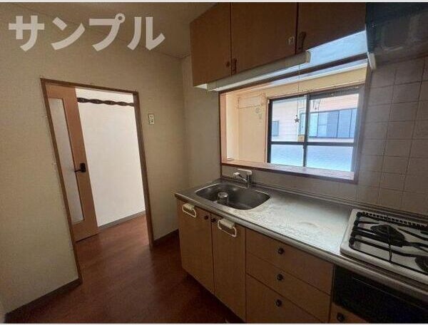 キッチン　※以前の状態もしくは別室の参考画像