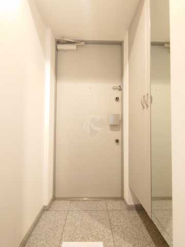 東京メトロ丸ノ内線 淡路町駅 徒歩2分 13階建 築23年の玄関写真