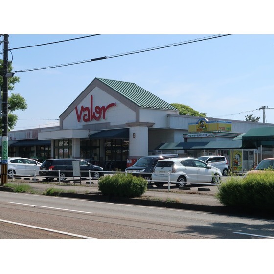 スーパー　バロー金沢元町店（スーパー）まで674m