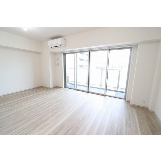 居室・リビング　写真は同タイプ住居です。