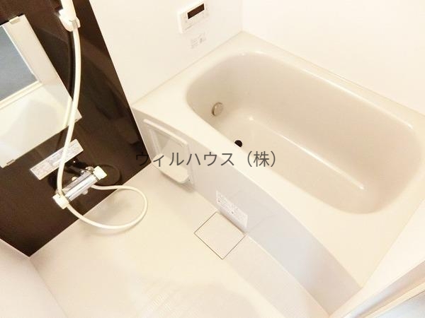 バス・シャワールーム　浴室乾燥機、追い焚き機能付きバス！