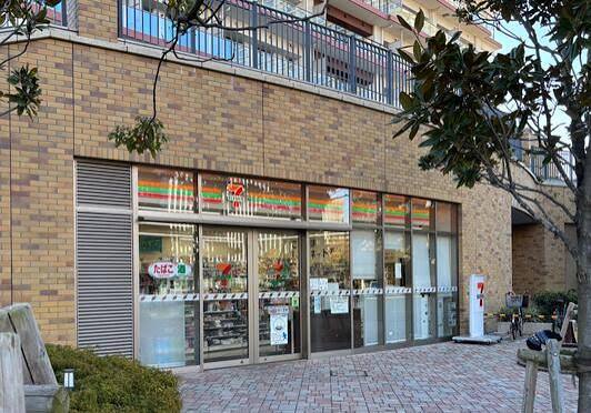 コンビニ　セブンイレブン晴海2丁目店（コンビニ）まで422m