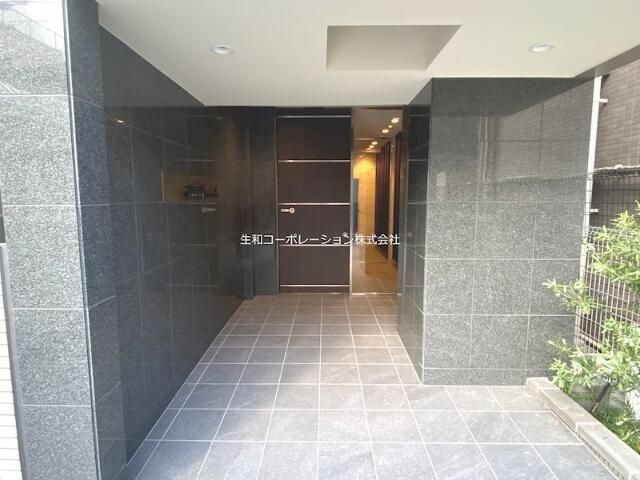 エントランス　ゆとりのあるエントランスです