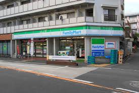 コンビニ　ファミリーマート 新中野店（コンビニ）まで420m