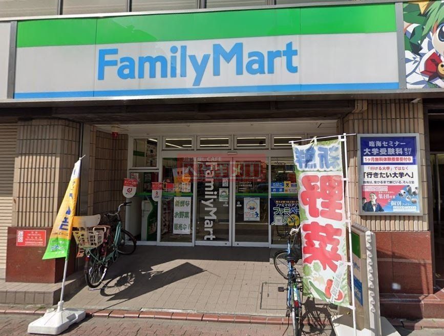 コンビニ　ファミリーマート小浦蒲田駅西店（コンビニ）まで550m