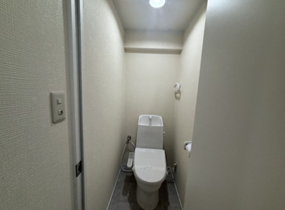 ＪＲ横浜線 鴨居駅 徒歩19分 4階建 築38年のトイレ写真