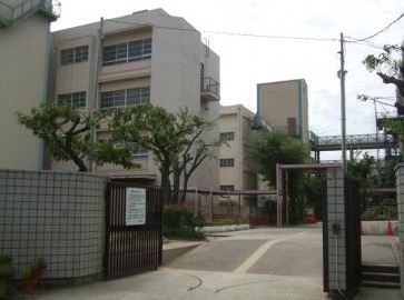 中学校　尼崎市立小園中学校（中学校）まで958m