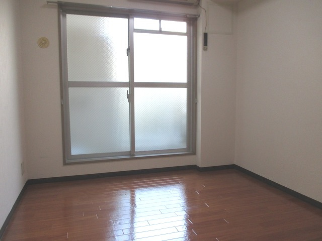 居室・リビング　明るくキレイなお部屋です