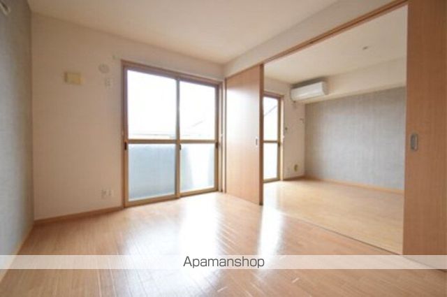 クレール秋桜の居間写真