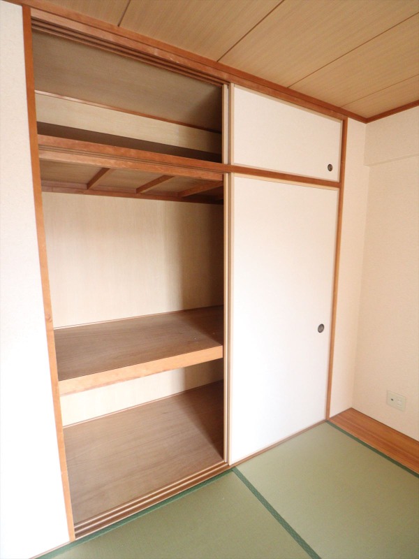 収納　大きな押し入れがあります
