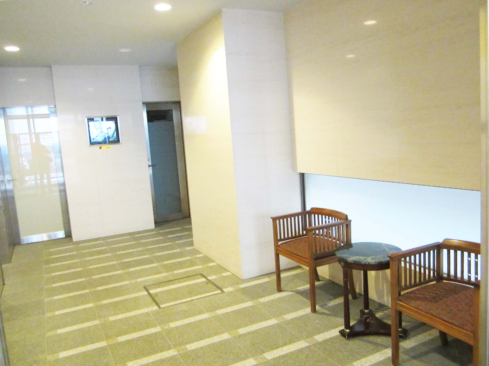 東急東横線 学芸大学駅 徒歩1分 7階建 築15年の外観写真