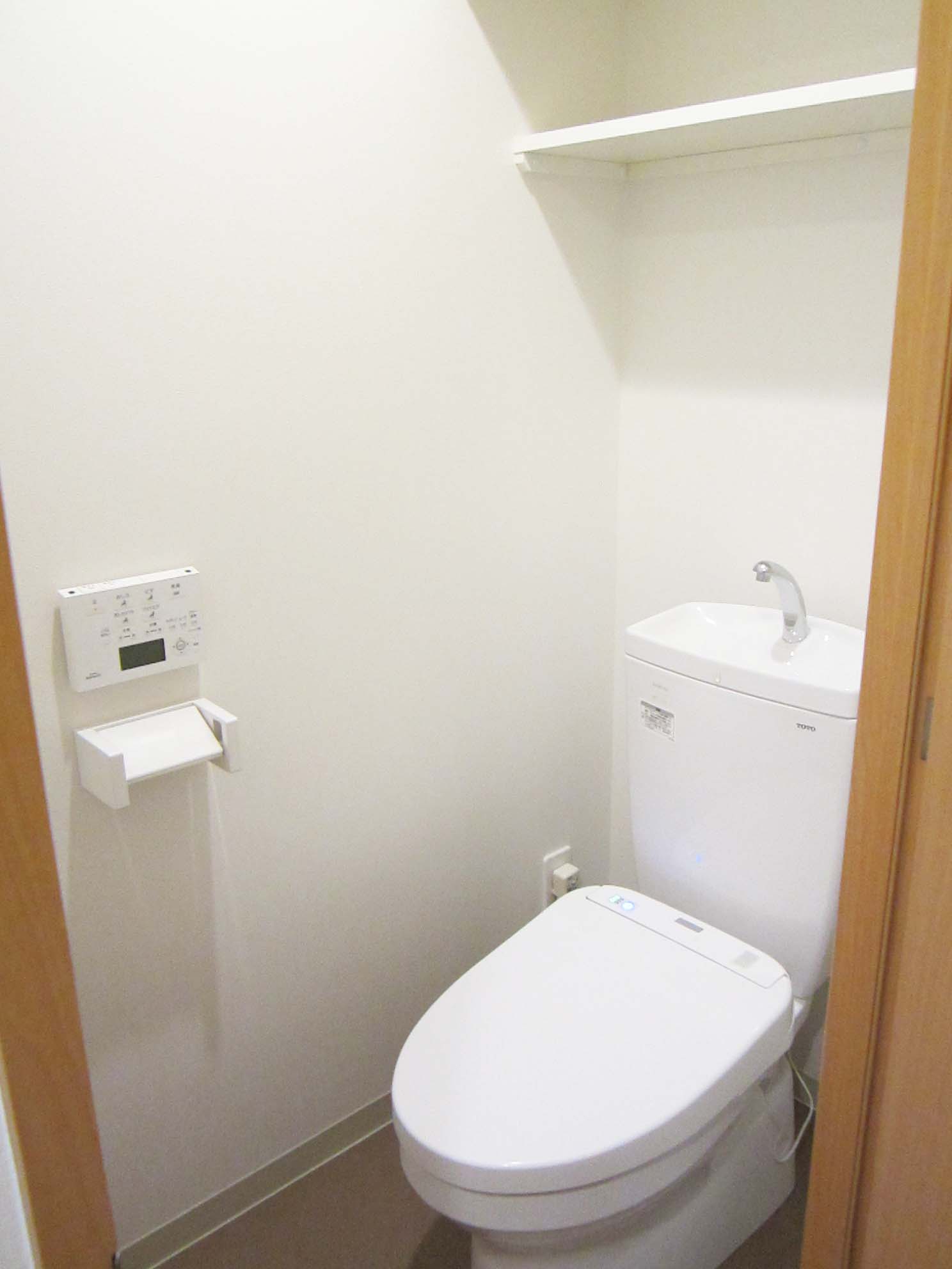 東急東横線 学芸大学駅 徒歩1分 7階建 築15年のトイレ写真