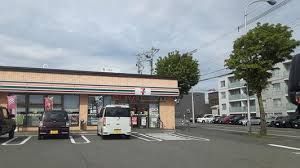 コンビニ　セブンイレブン札幌月寒東水源池通店（コンビニ）まで313m