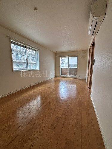 居室・リビング　※別号室参考写真