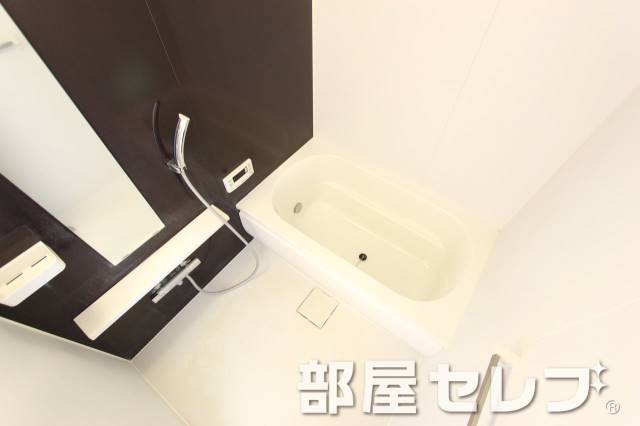 バス・シャワールーム　綺麗で清潔感のある浴室です。