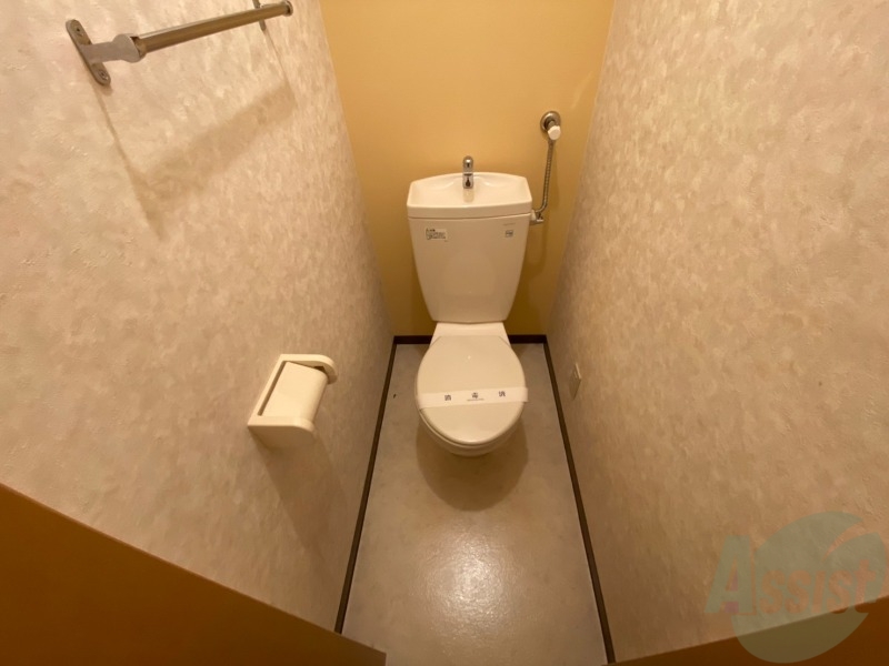 トイレ　こちらはトイレです。清潔感があり、安心して使用できます。