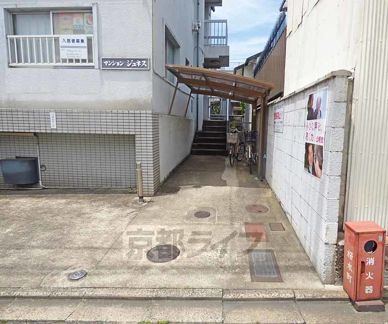 【京都市北区平野桜木町のマンションのエントランス】