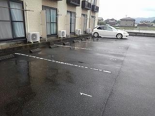 【レオパレスくらのまちの駐車場】