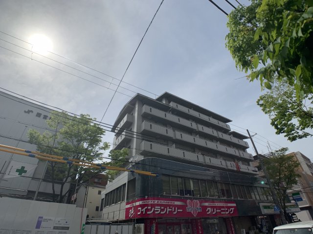 西宮市櫨塚町のマンションの建物外観