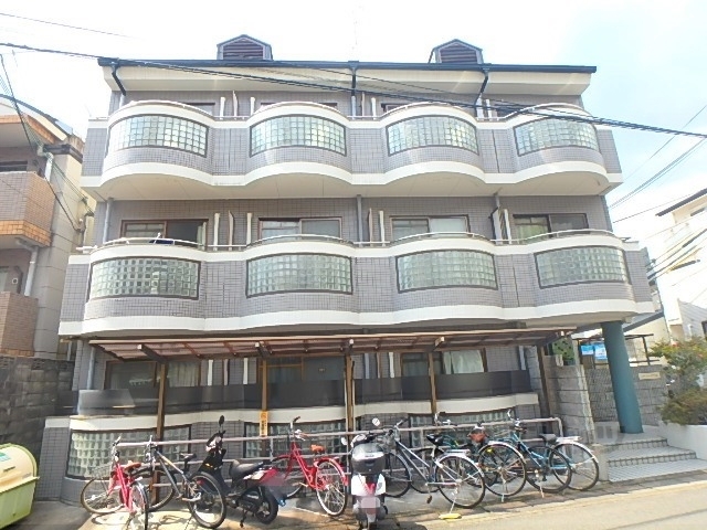 京都市北区衣笠東開キ町のマンションの建物外観