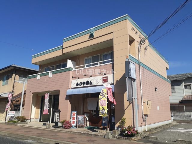 西脇市高田井町のアパートの建物外観