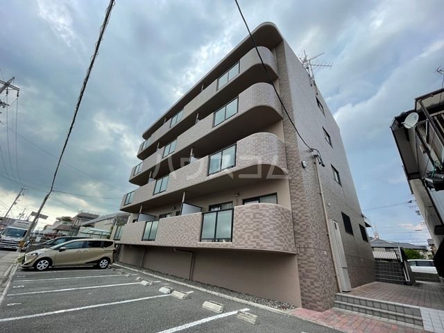 名古屋市港区小碓のマンションの建物外観