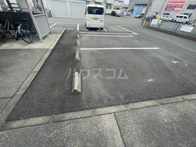 【一宮市多加木のアパートの駐車場】