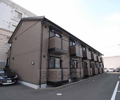 京都市伏見区竹田東小屋ノ内町のアパートの建物外観