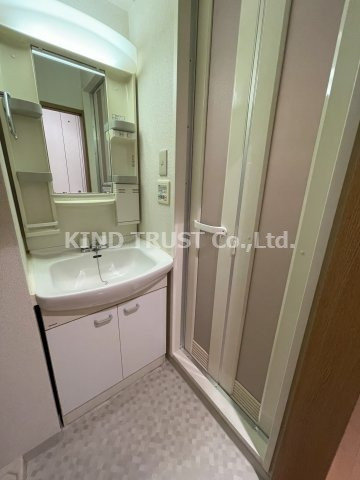 洗面設備　ゆったりとスペースのある洗面所