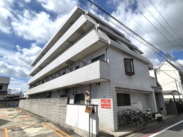 【大和郡山市今井町のマンションの建物外観】