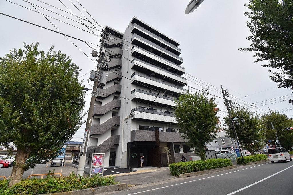 【飯能市栄町のマンションの建物外観】