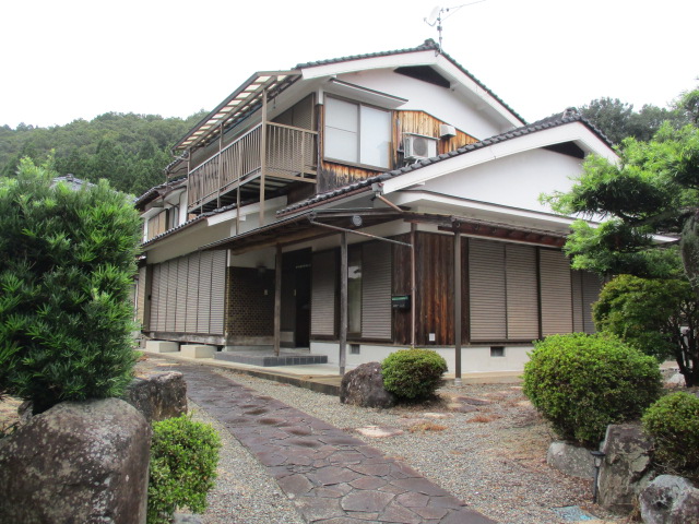 八鹿町小山貸家の建物外観