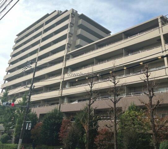 足立区栗原のマンションの建物外観