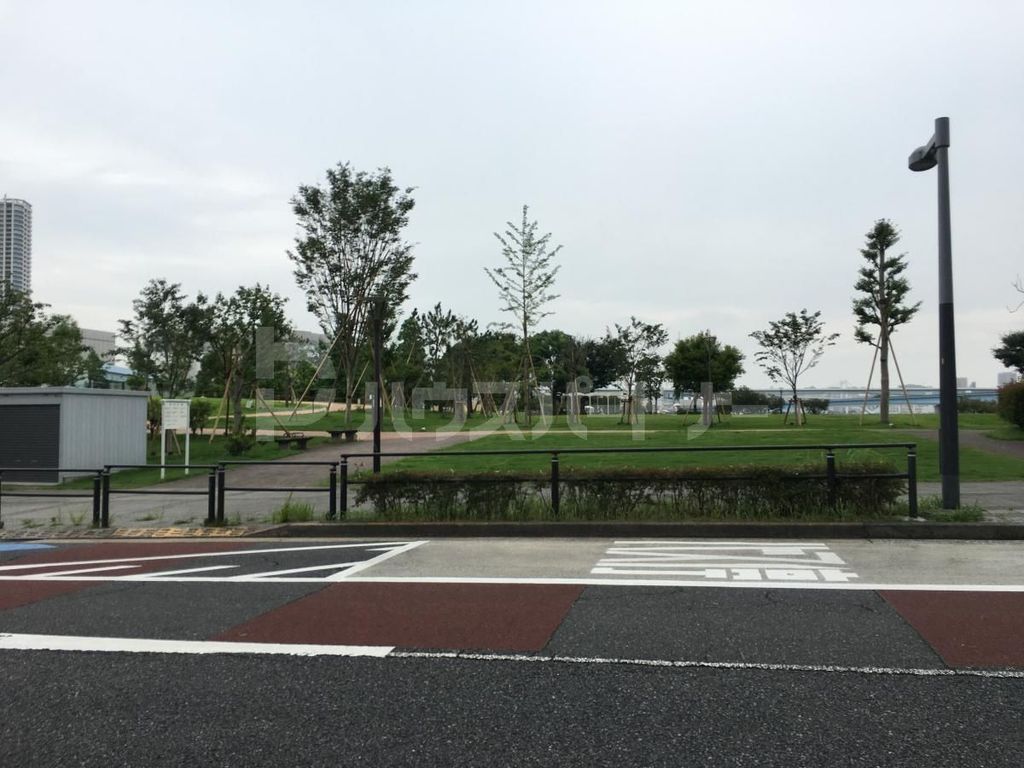 【江東区東雲のマンションの公園】