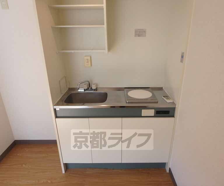 【京都市西京区桂野里町のマンションのキッチン】