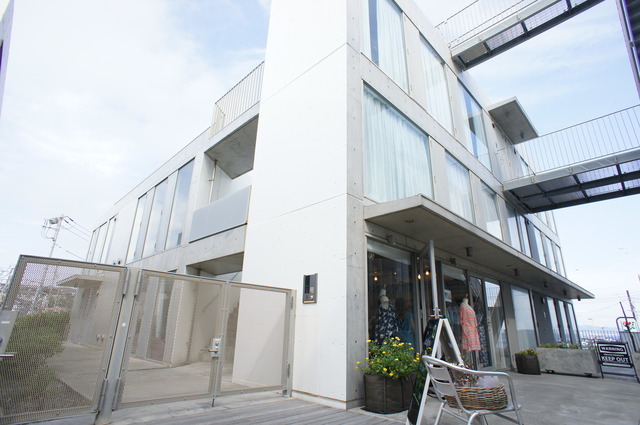 【WEEKEND HOUSE ALLEYのロビー】