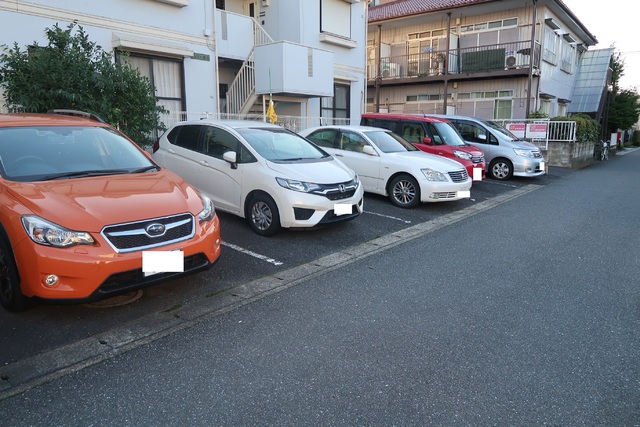 【越谷市東柳田町のアパートの駐車場】