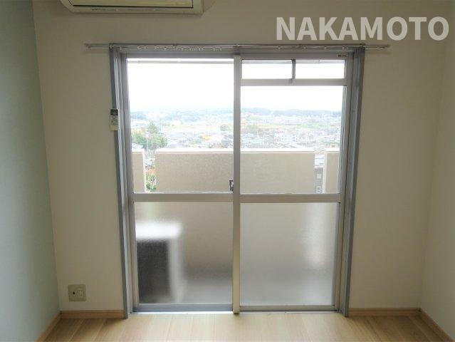 居室・リビング　空へつづく開放的な空間が広がります♪