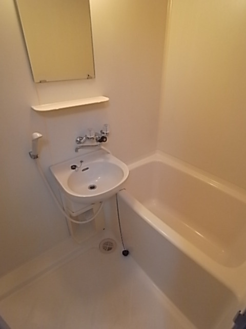 バス・シャワールーム　お風呂・トイレ別のセパレートはいいですね。