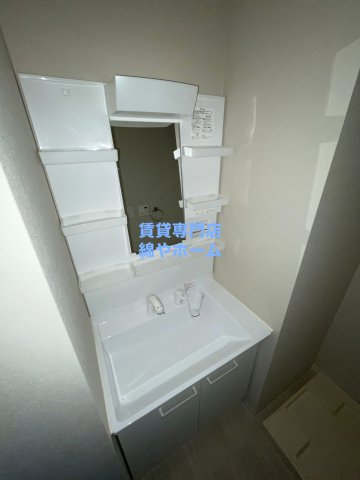 洗面設備　独立洗面台あり、毎朝おしゃれに忙しい女性の方におすすめです