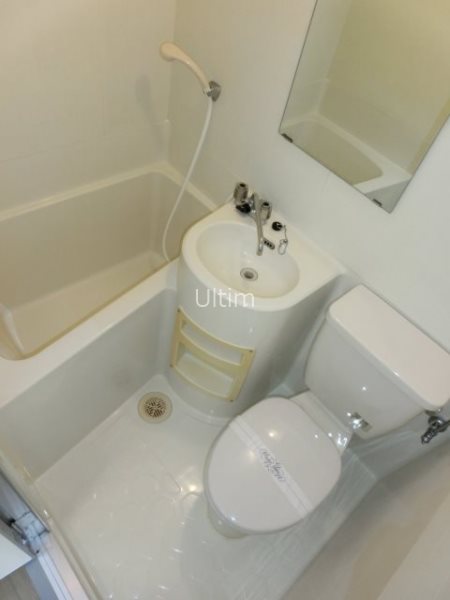 バス・シャワールーム　違うお部屋の写真です。ご参考までに