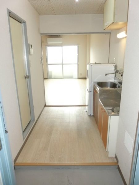 玄関　違うお部屋の写真です。ご参考までに