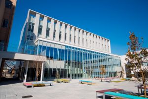 図書館　実践女子大学・実践女子大学短期大学部図書館（図書館）まで832m